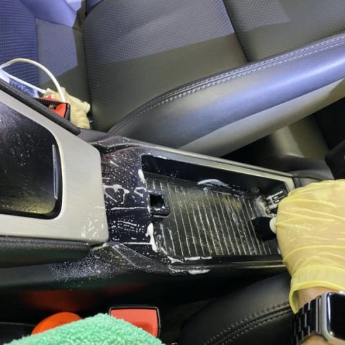 Detaling-the-interior-of-a-Porsche-911-turbo-14_16