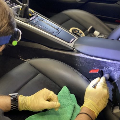 Detaling-the-interior-of-a-Porsche-911-turbo-16