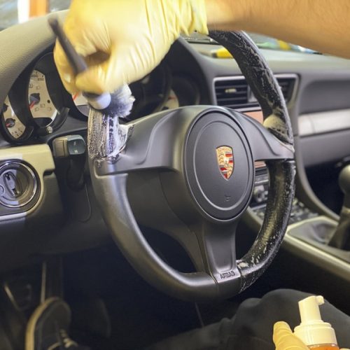 Detaling-the-interior-of-a-Porsche-911-turbo-26