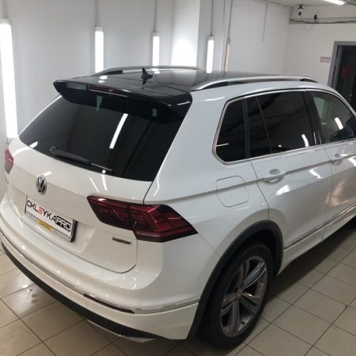 tiguan-black-roof-13